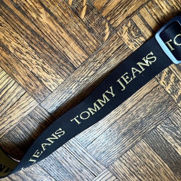 Tommy Jeans Crest Collection 6.0 Navy Bum Bag - Picture 16 of 16